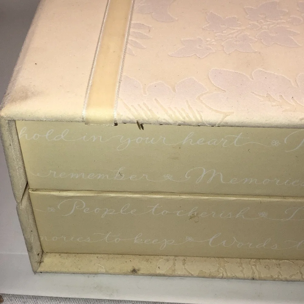 Unused Hallmark Card Keeper Box Photo Safe NOS 2005 12